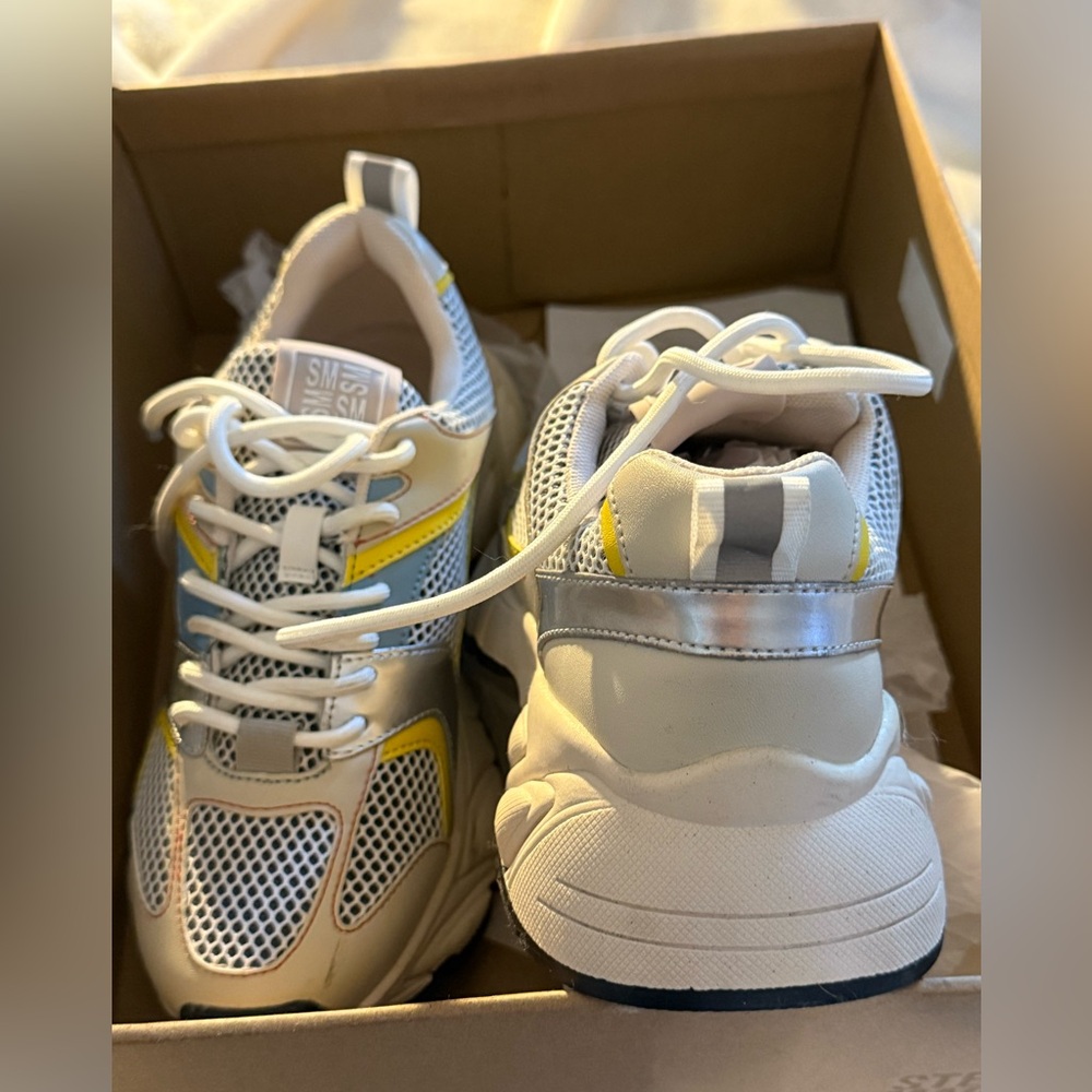 Steve Madden women Sneakers in White, Yellow, and Silver used new conditions